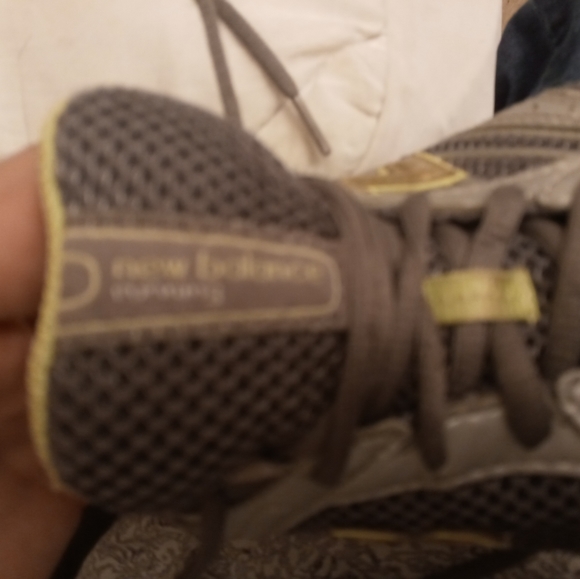 Used new balance shoes size 7.5 - Picture 4 of 10